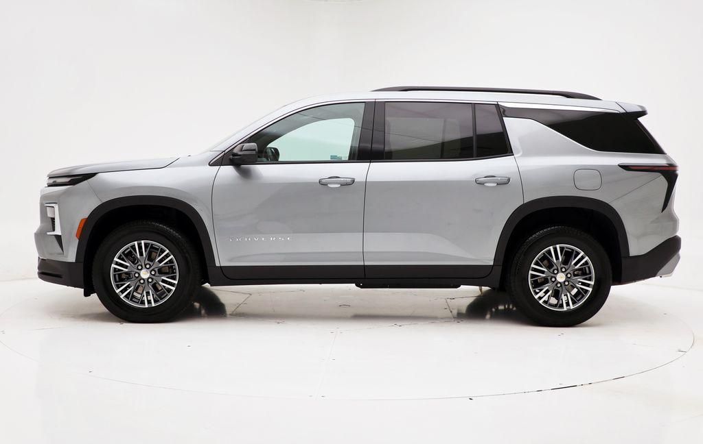 used 2025 Chevrolet Traverse car, priced at $35,900