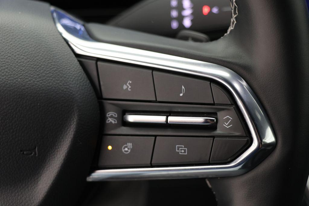 used 2025 Chevrolet Traverse car, priced at $35,900