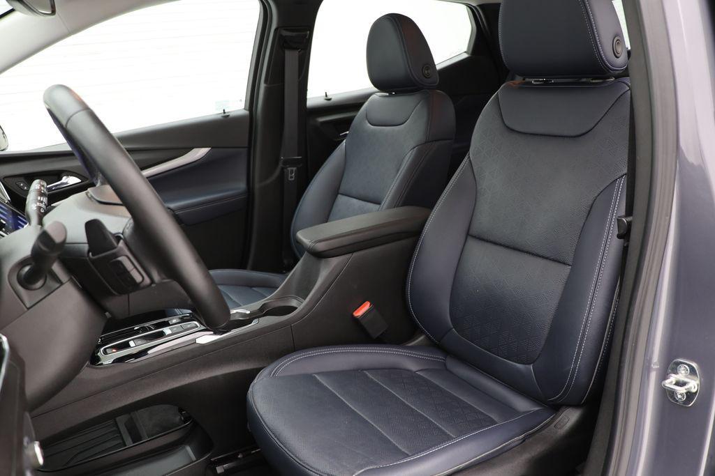 used 2022 Chevrolet Bolt EUV car, priced at $17,900