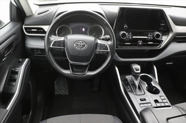 used 2023 Toyota Highlander car, priced at $33,800