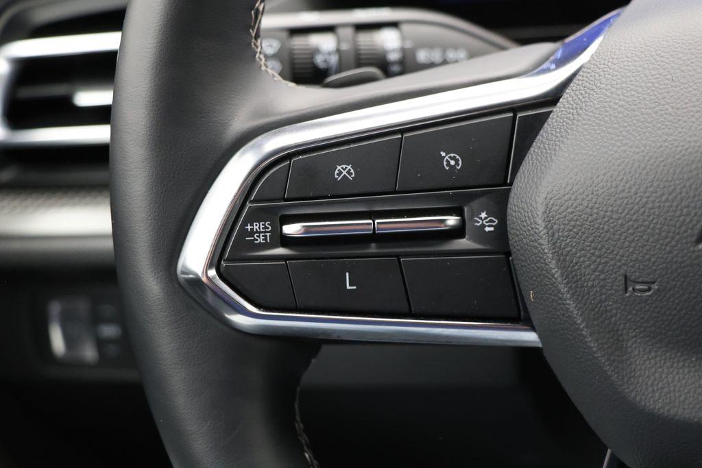 used 2025 Chevrolet Traverse car, priced at $35,900