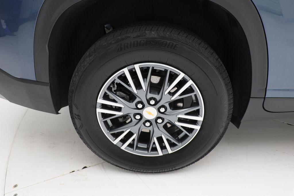 used 2025 Chevrolet Traverse car, priced at $35,900