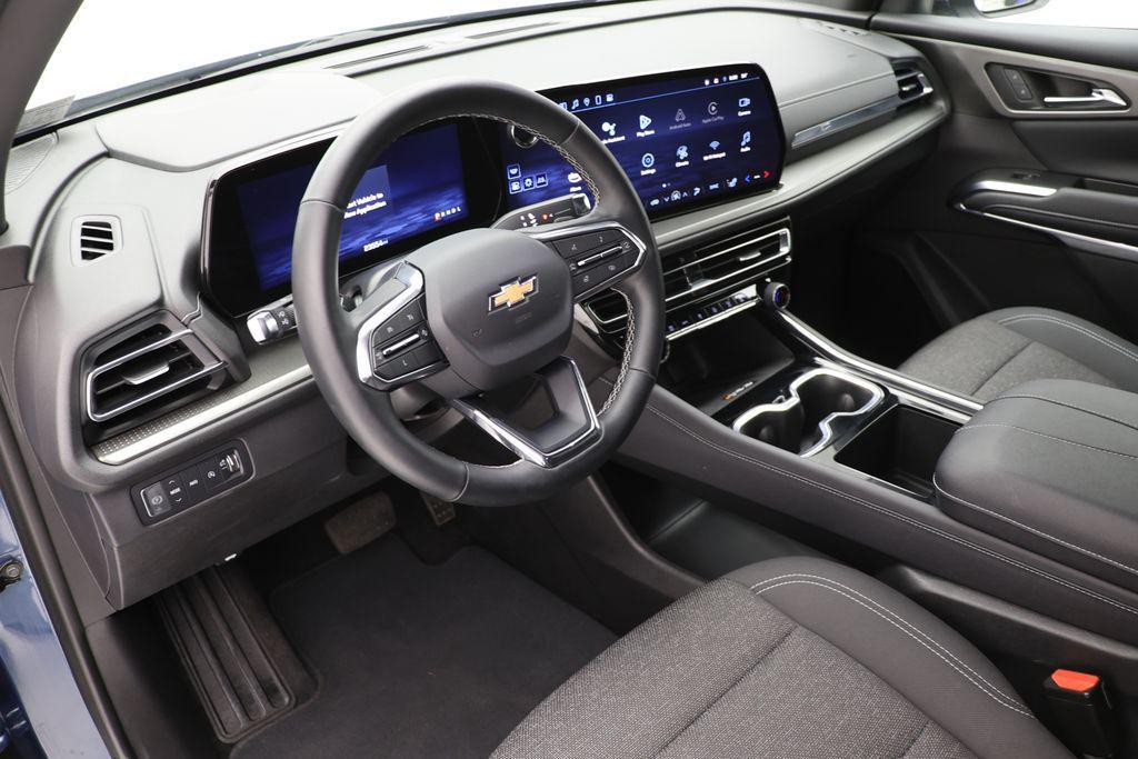 used 2025 Chevrolet Traverse car, priced at $35,900