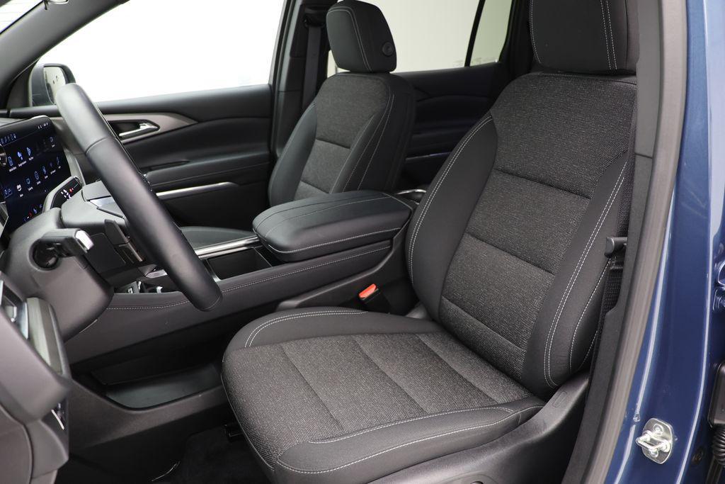 used 2025 Chevrolet Traverse car, priced at $35,900