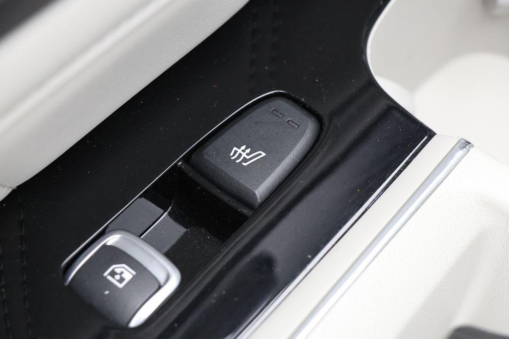 used 2023 Kia Sorento Plug-In Hybrid car, priced at $34,900