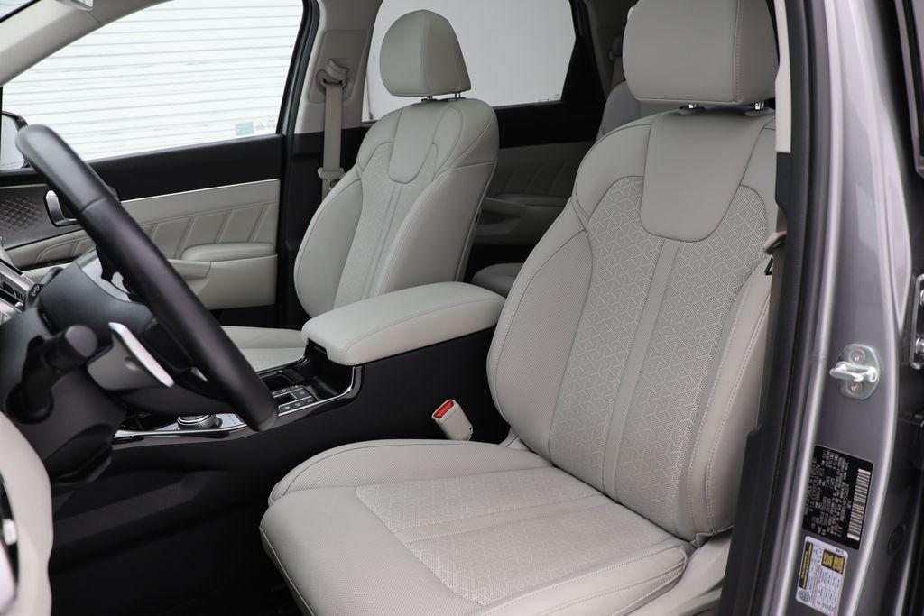used 2023 Kia Sorento Plug-In Hybrid car, priced at $34,900