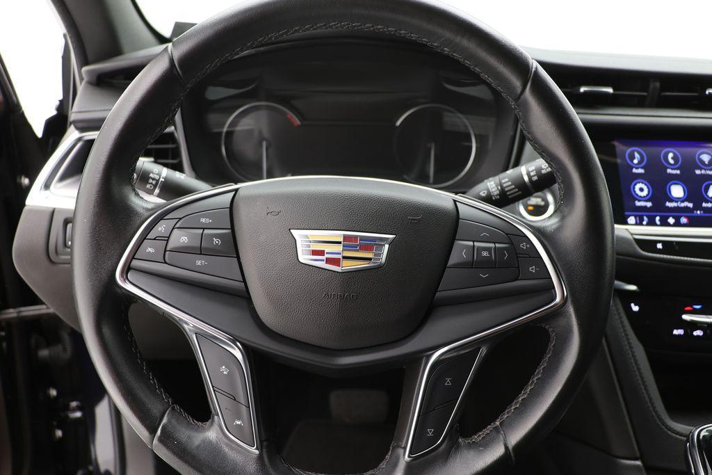 used 2022 Cadillac XT5 car, priced at $25,900
