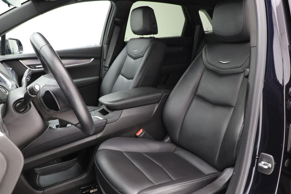 used 2022 Cadillac XT5 car, priced at $25,900