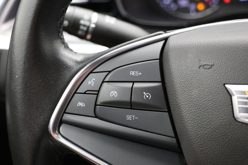 used 2022 Cadillac XT5 car, priced at $25,900