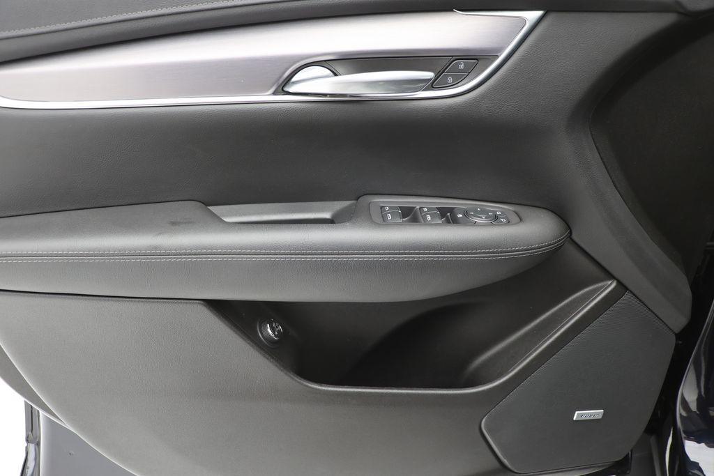 used 2022 Cadillac XT5 car, priced at $25,900