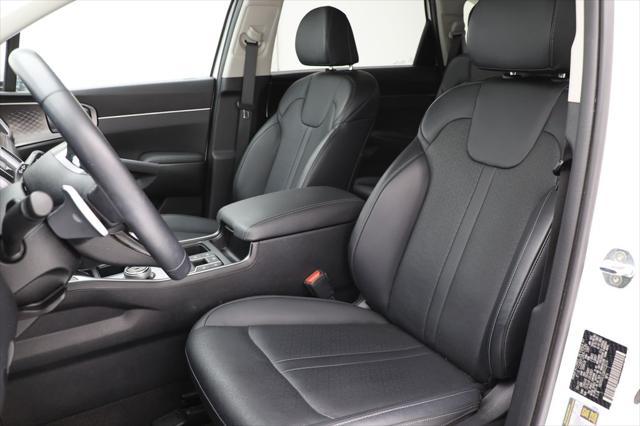 used 2022 Kia Sorento Hybrid car, priced at $29,900
