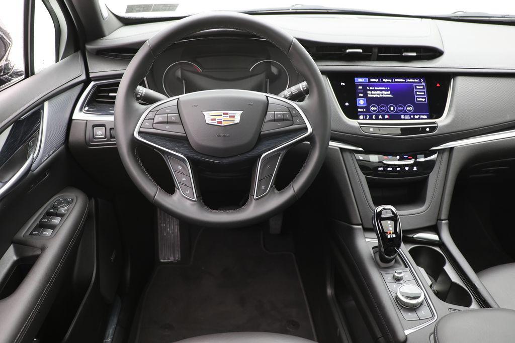 used 2025 Cadillac XT5 car, priced at $42,800