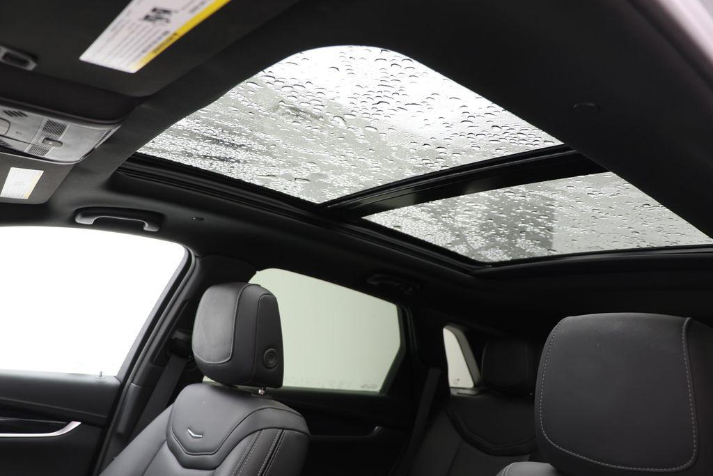 used 2025 Cadillac XT5 car, priced at $42,800