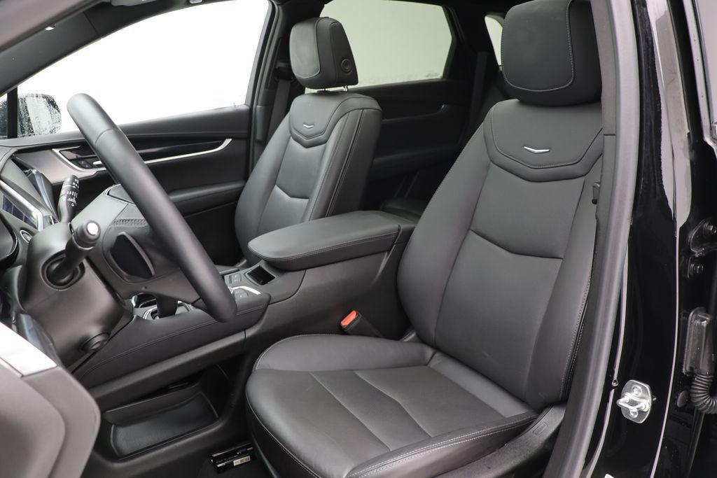 used 2025 Cadillac XT5 car, priced at $42,800