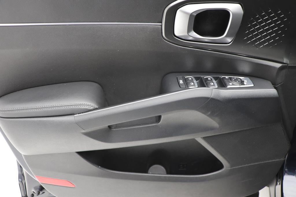 used 2023 Kia Sorento Hybrid car, priced at $31,500