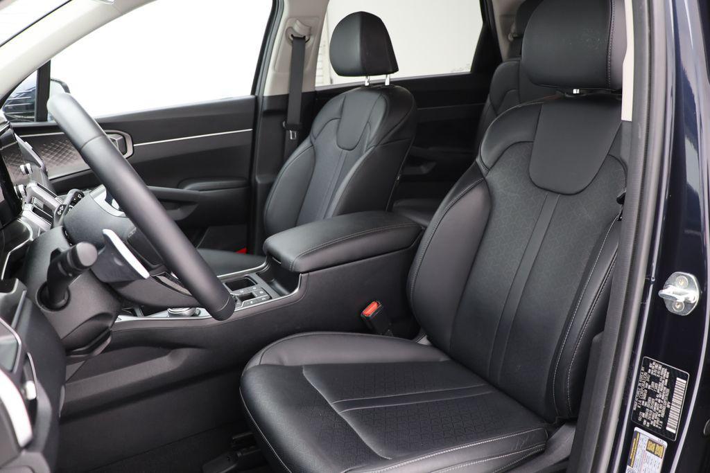 used 2023 Kia Sorento Hybrid car, priced at $31,500