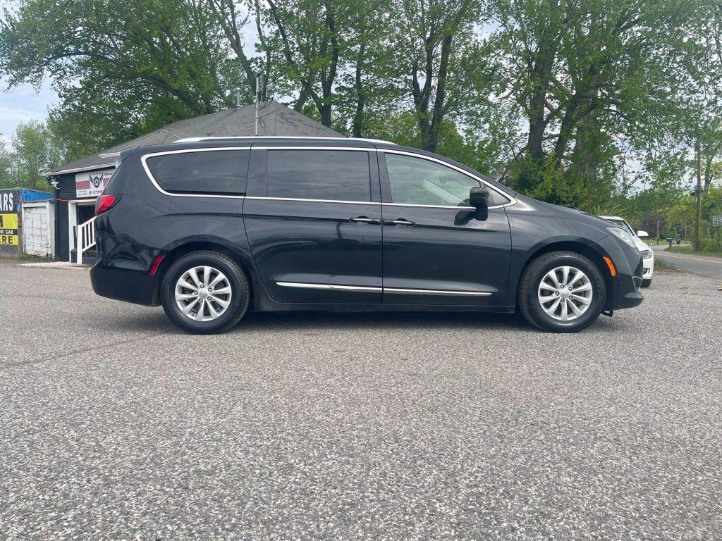 used 2018 Chrysler Pacifica car, priced at $9,595