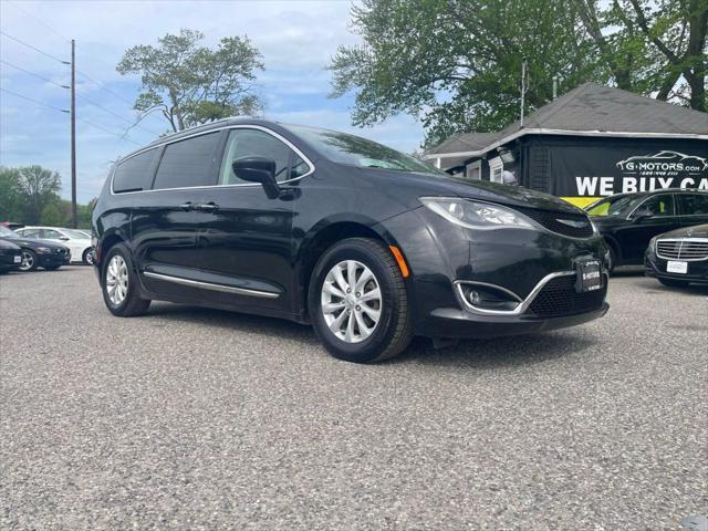 used 2018 Chrysler Pacifica car, priced at $11,400