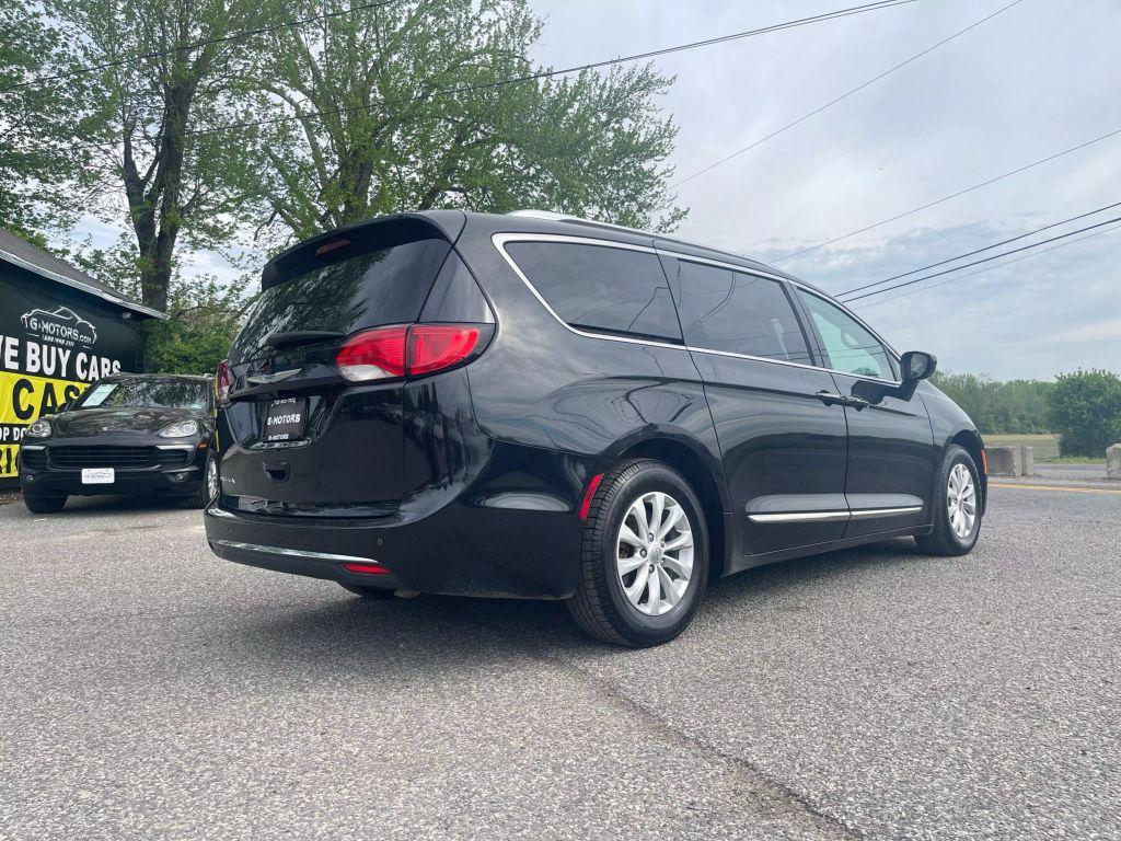 used 2018 Chrysler Pacifica car, priced at $9,595