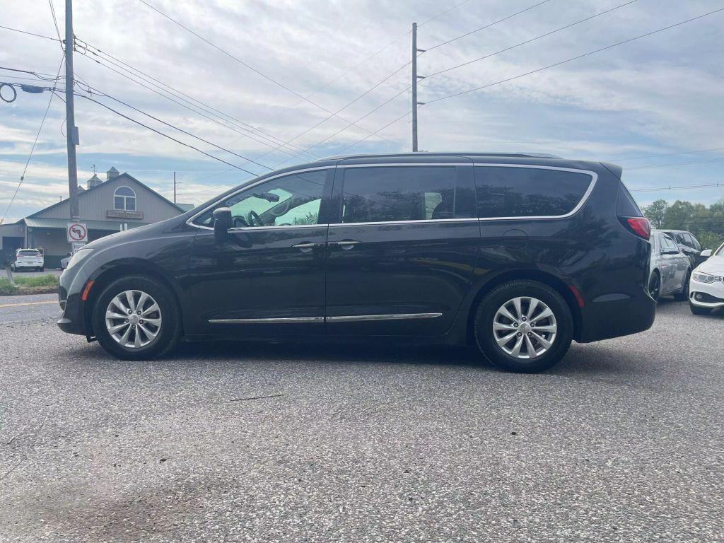 used 2018 Chrysler Pacifica car, priced at $9,595