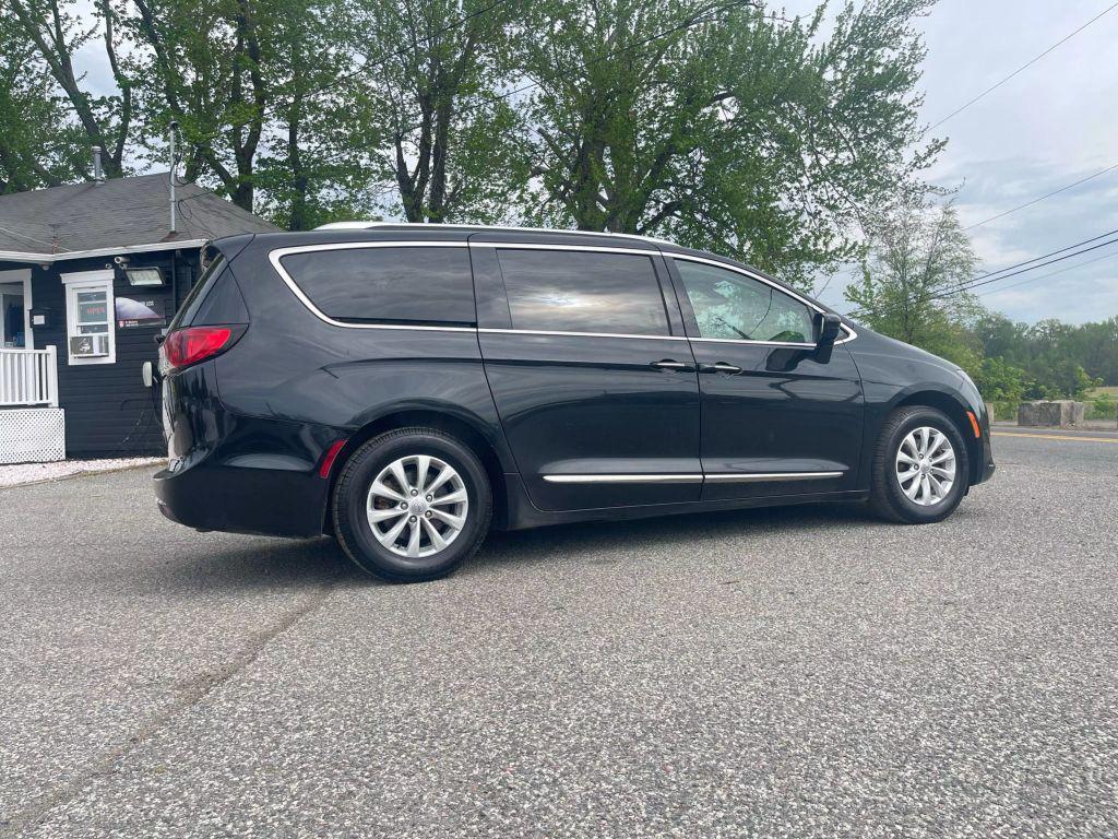 used 2018 Chrysler Pacifica car, priced at $9,595