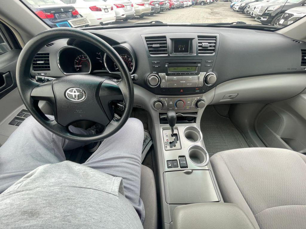 used 2009 Toyota Highlander car, priced at $9,300