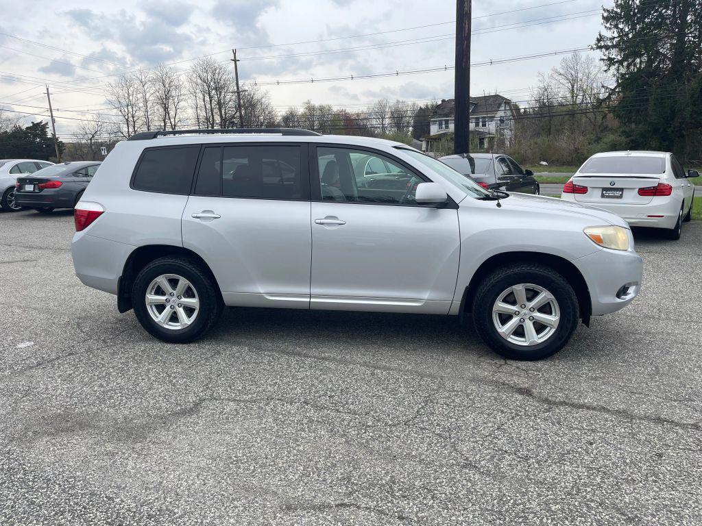 used 2009 Toyota Highlander car, priced at $9,300