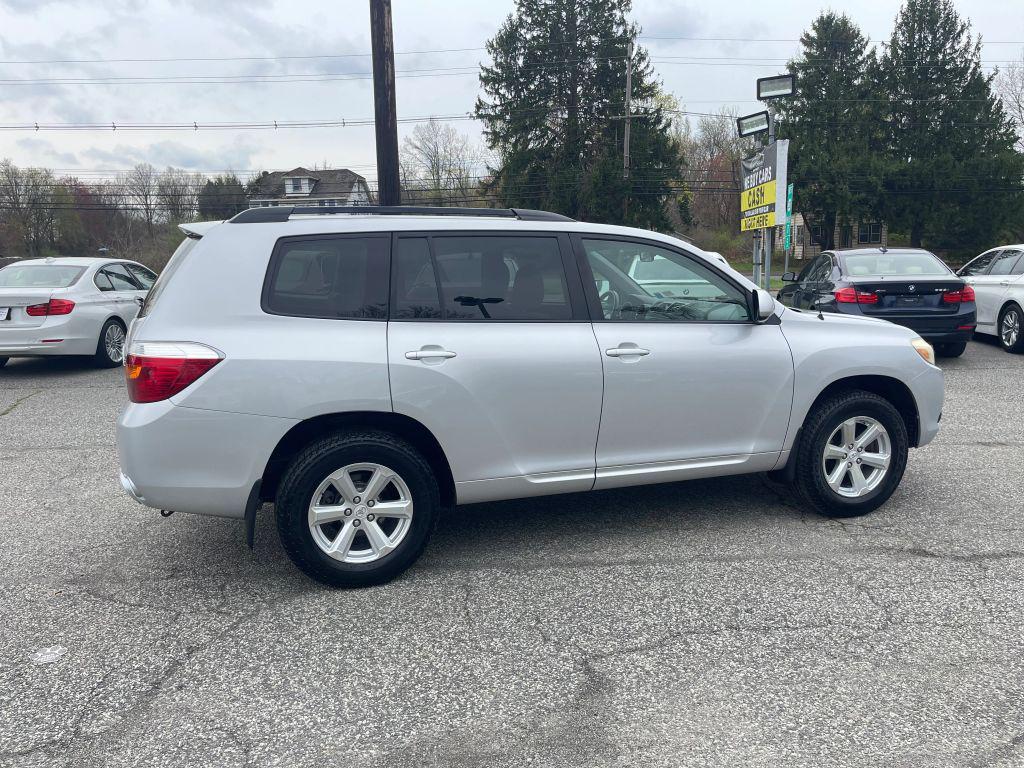 used 2009 Toyota Highlander car, priced at $9,300