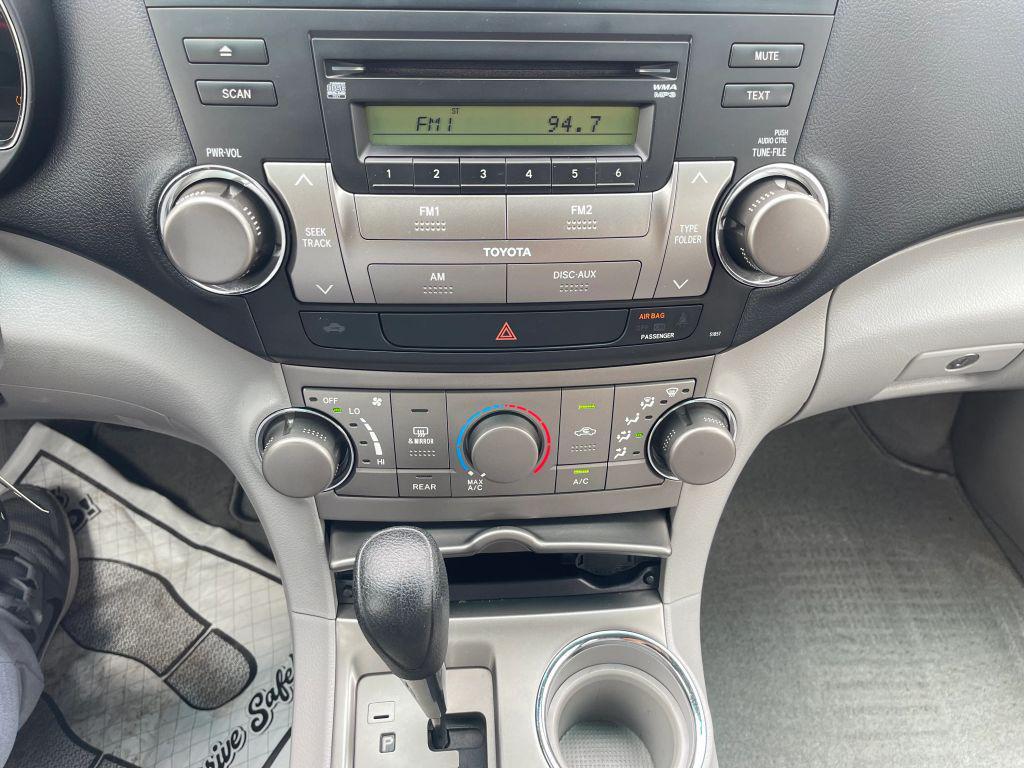 used 2009 Toyota Highlander car, priced at $9,300