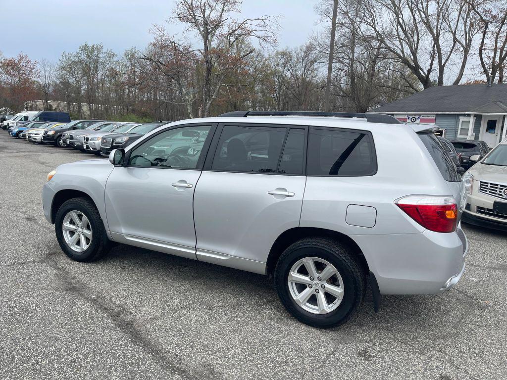 used 2009 Toyota Highlander car, priced at $9,300