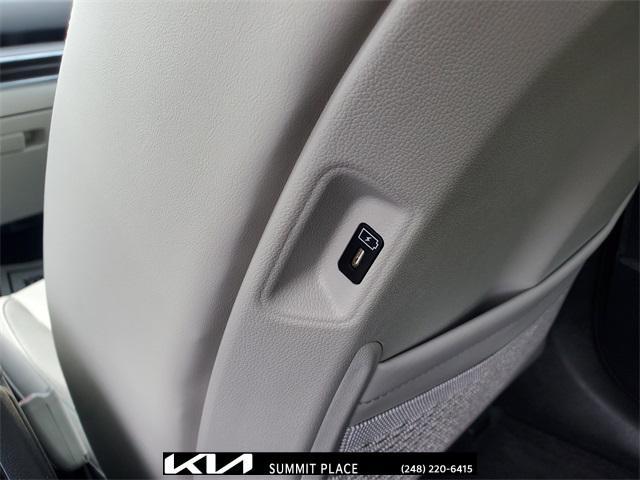 used 2025 Kia Sorento car, priced at $35,677
