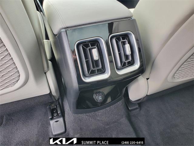 used 2025 Kia Sorento car, priced at $35,677