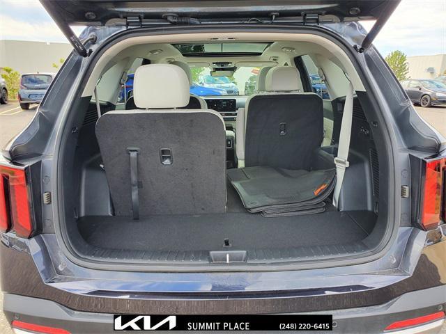 used 2025 Kia Sorento car, priced at $35,677