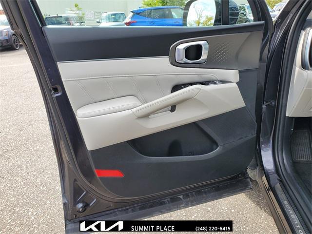 used 2025 Kia Sorento car, priced at $35,677