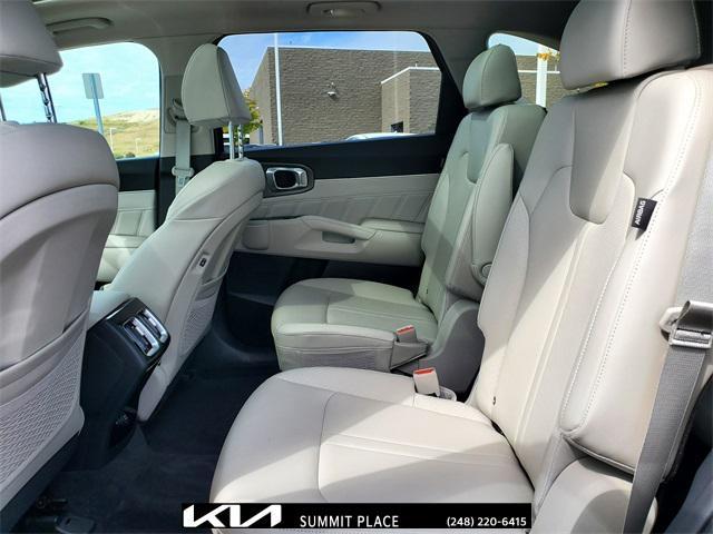used 2025 Kia Sorento car, priced at $35,677