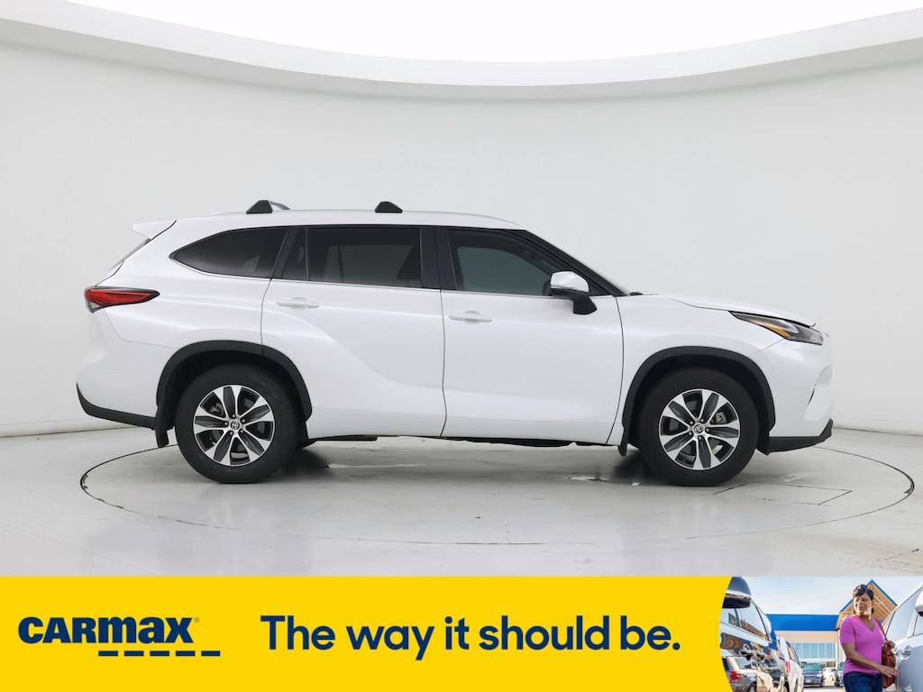 used 2023 Toyota Highlander car, priced at $39,998