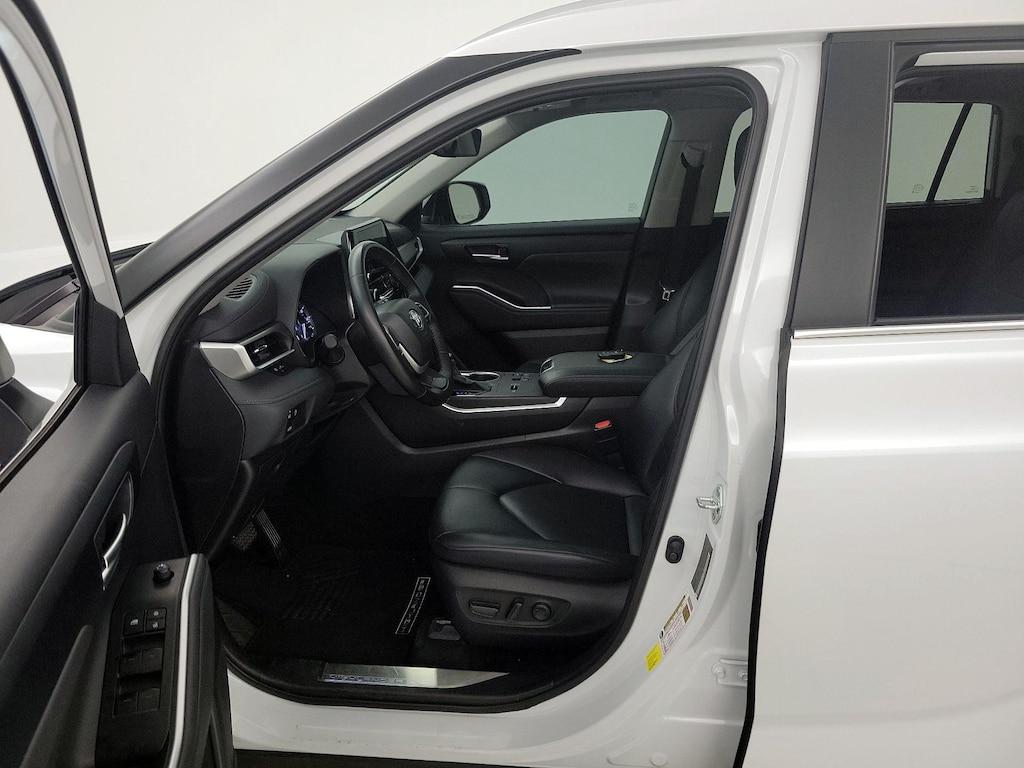 used 2023 Toyota Highlander car, priced at $39,998