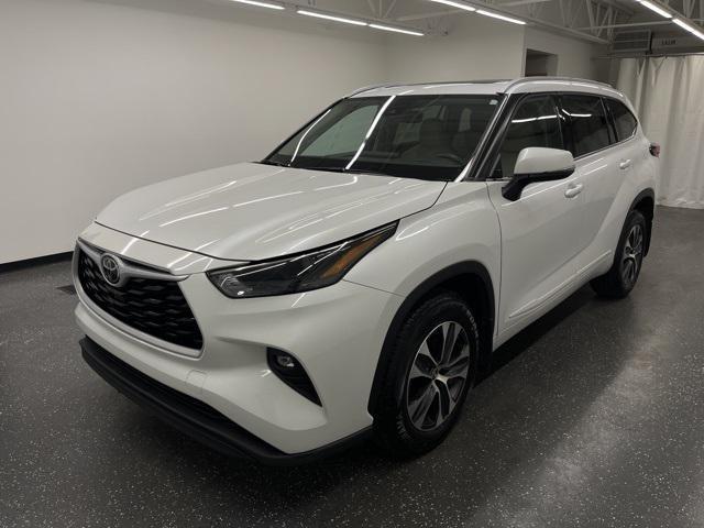 used 2022 Toyota Highlander car, priced at $33,500