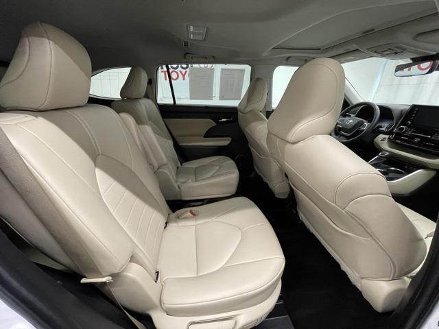 used 2022 Toyota Highlander car, priced at $33,500