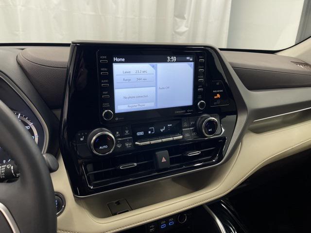 used 2022 Toyota Highlander car, priced at $33,500