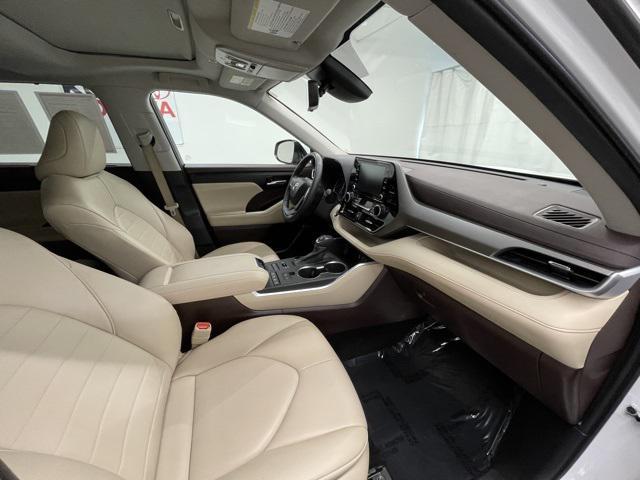 used 2022 Toyota Highlander car, priced at $33,500