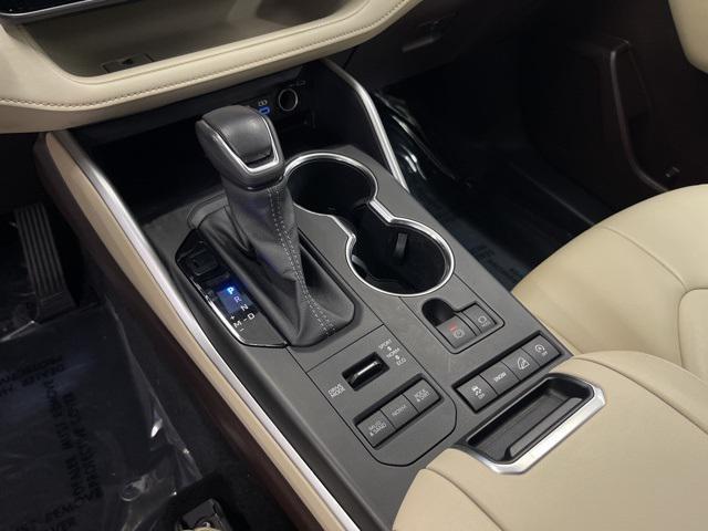used 2022 Toyota Highlander car, priced at $33,500