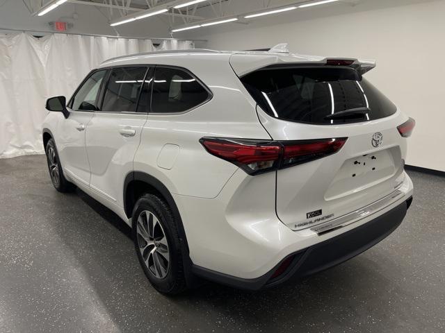 used 2022 Toyota Highlander car, priced at $33,500