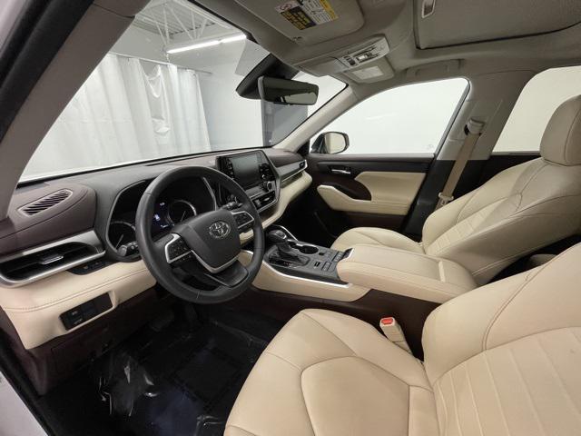used 2022 Toyota Highlander car, priced at $33,500