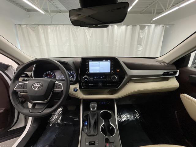 used 2022 Toyota Highlander car, priced at $33,500
