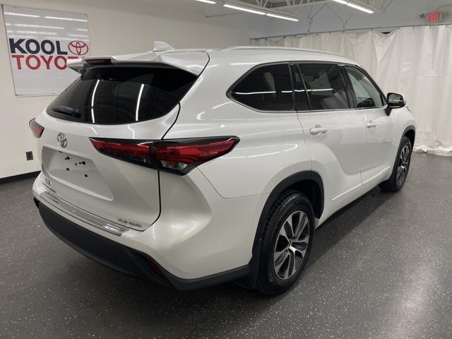 used 2022 Toyota Highlander car, priced at $33,500