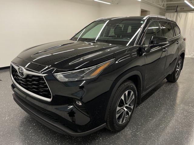 used 2022 Toyota Highlander car, priced at $39,488