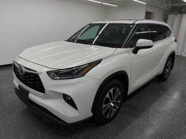 used 2021 Toyota Highlander car, priced at $37,999