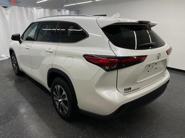 used 2021 Toyota Highlander car, priced at $37,999