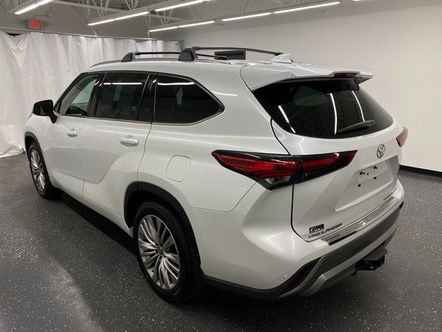 used 2022 Toyota Highlander car, priced at $41,499